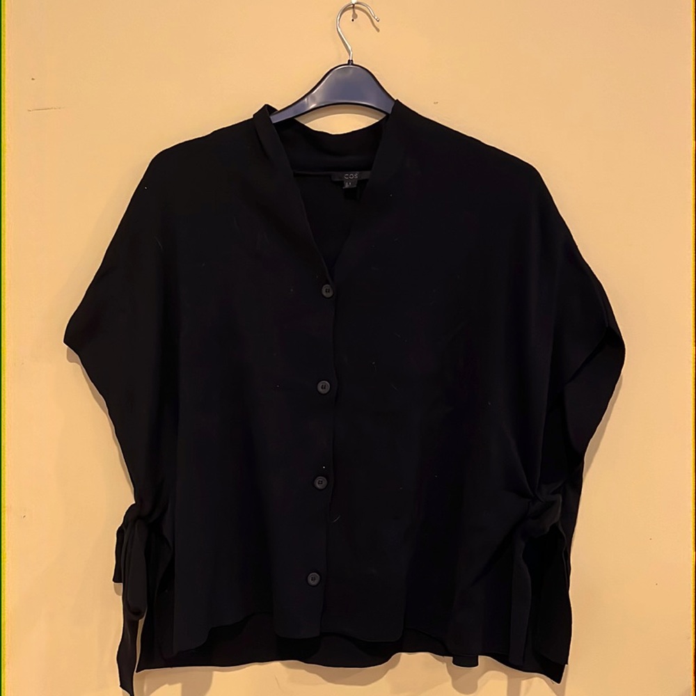 COS sleeveless button up top